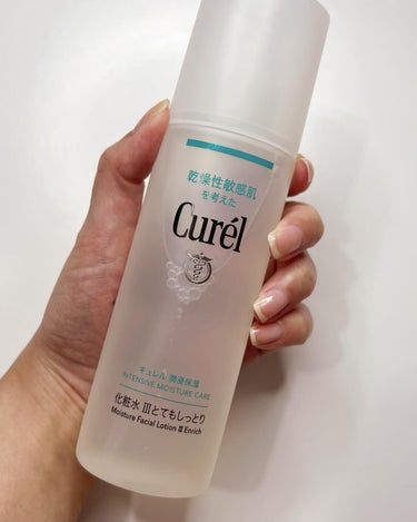 キュレル @curel_official_jp 

キュレル　潤浸保湿　化粧水
Ⅲとてもしっとり　１５０ｍｌ
¥2,090(税込)

消炎剤配合のため肌荒れ時も安心
セラミド機能カプセル（保湿）配合のため
保湿力バツグン💯💮

テクスチャー自体はさらさらで
バシャバシャ使える系ですが
塗ってみるとしっとり、もっちりした感じ

ポンプ式で出しやすいのも◎

香りも特にないので
男女問わず使いやすいと思います！

これから暖房のせいで乾燥が進む季節…
顔だけじゃなくボディもこれでケアしていきたいな😌✨

提供 @lipsjp @curel_official_jp

#キュレル #キュレル化粧水 #キュレル潤浸保湿化粧水ⅲ 
#キュレルスキンケア #スキンケア #スキンケアマニア #スキンケア用品 #スキンケア紹介 #スキンケア好きさんと繋がりたい #スキンケアオタク #スキンケア好き #ドラッグストア #ドラッグストアコスメ #保湿 #保湿ケア #保湿化粧水 #保湿スキンケア #スキンケアマイスター #化粧品検定1級 #美容好き #美容マニア #人生コスメへの愛を語ろう  #実はこれプチプラなんです  #乾燥ケアの本音レポ の画像 その0