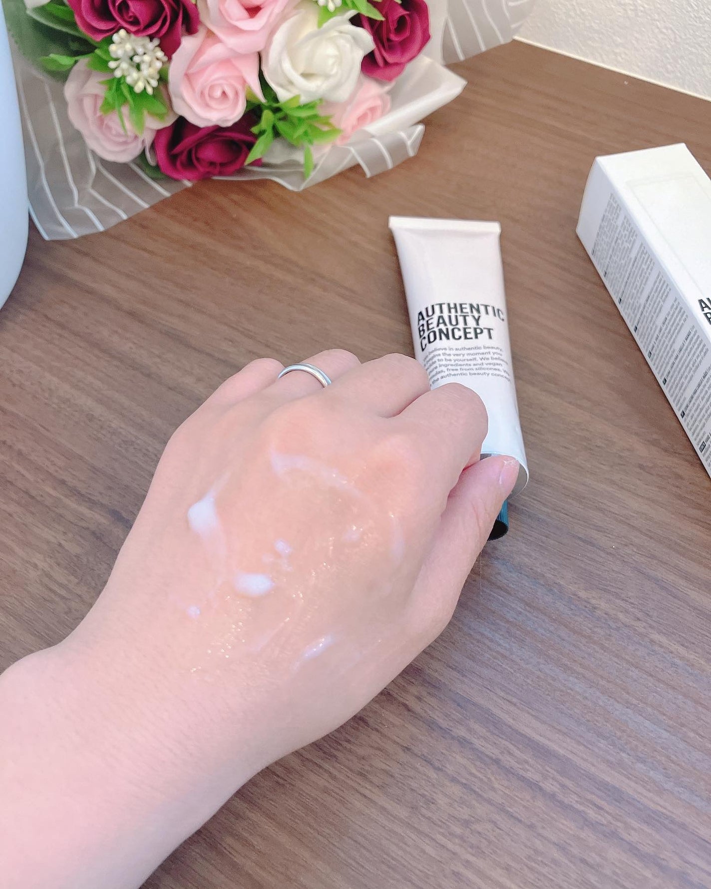 ハンド&ヘア ライトセラム/AUTHENTIC BEAUTY CONCEPT/ハンドクリームを使ったクチコミ(4枚目)
