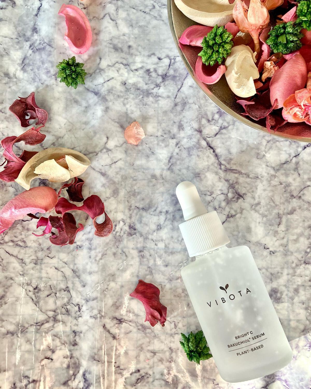 @vibota_official

ブースター・化粧水機能も兼ね備えた１本３役のマルチ美容液🌟✨

バクチオール、ナイアシンアミド、エクトインなどの嬉しい成分でエイジングケアをサポートしてくれます🥰

かなりとろみのある美容液だけどすぐ