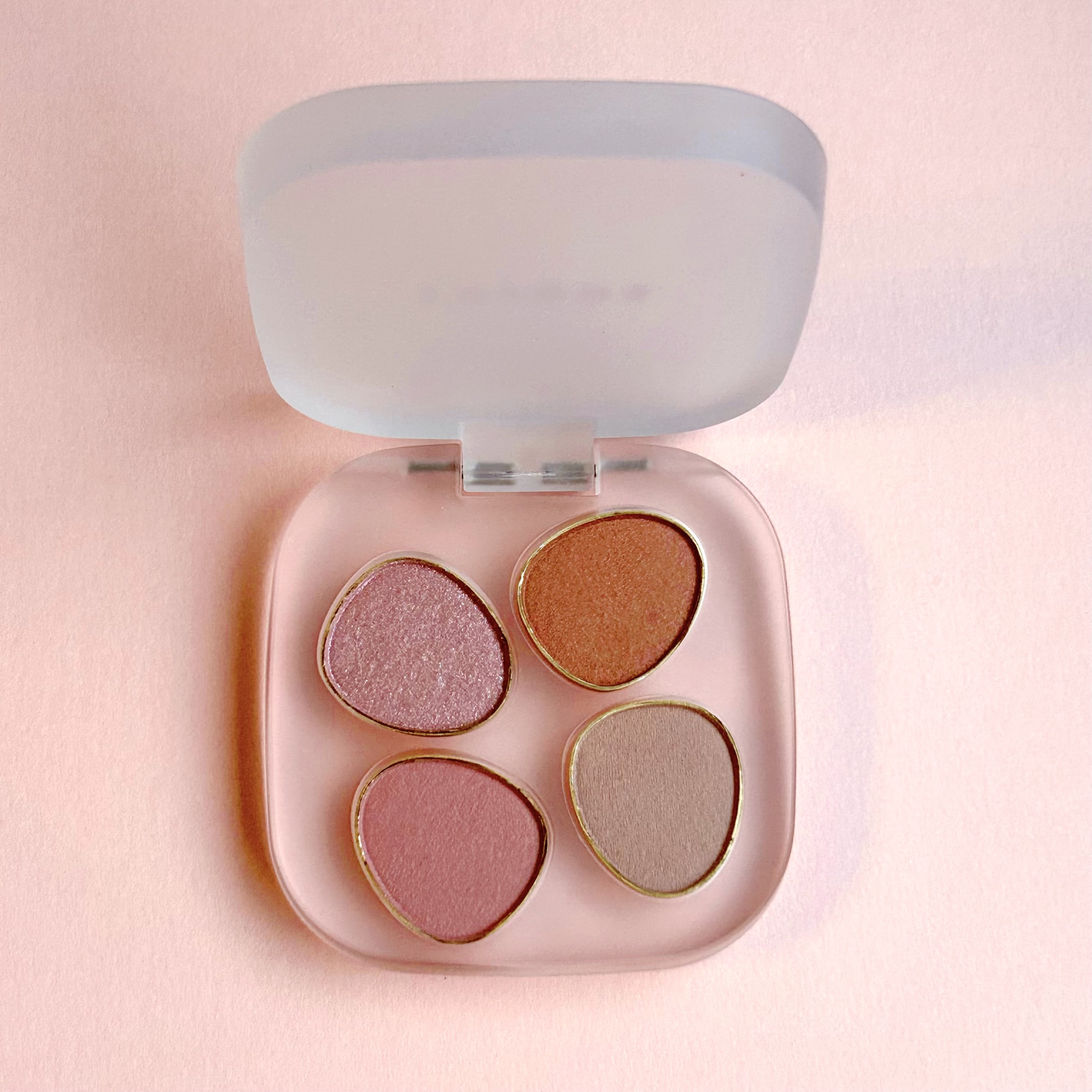 2024年冬新作メイクアップキット】トーン ホリデー スイーツ ボックス