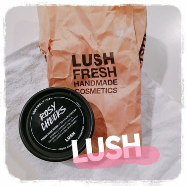 LUSHの生パック？を紹介します 😳

私は肌が赤くなりやすくて 🍎 、 、

あと毛穴も広がっていて 、 、

そしたら赤に近いピンクのパックをおすすめされました🌼

使用期限が1ヶ月あるかないかで🤔