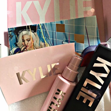Birthday 2018 Pallet/Kylie Cosmetics/パウダーアイシャドウを使ったクチコミ（1枚目）