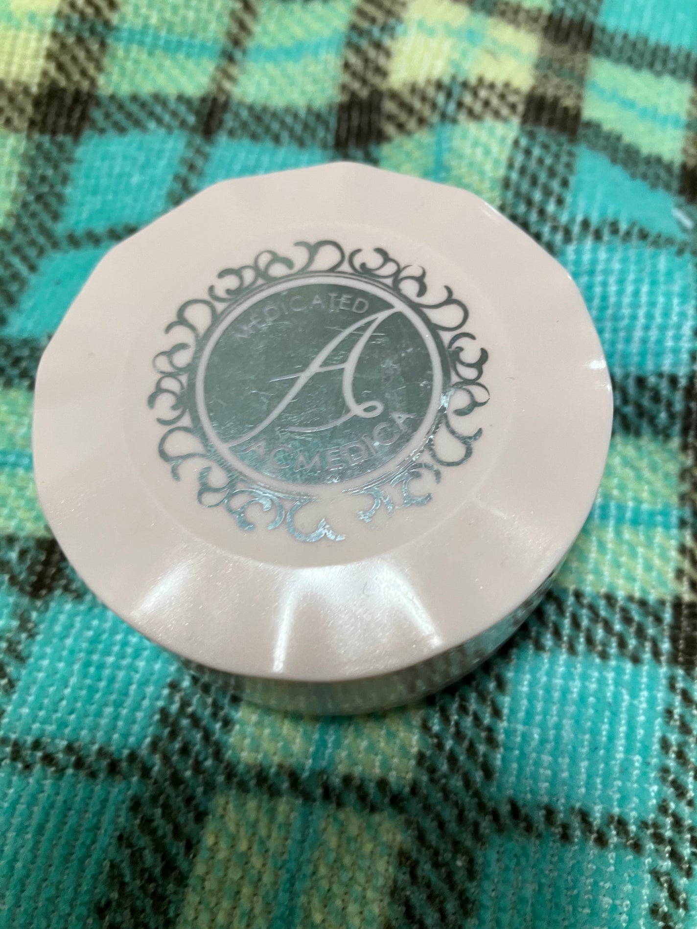 アクメディカ 薬用 フェイスパウダー クリア N/ナリスアップ/プレストパウダーを使ったクチコミ(1枚目)