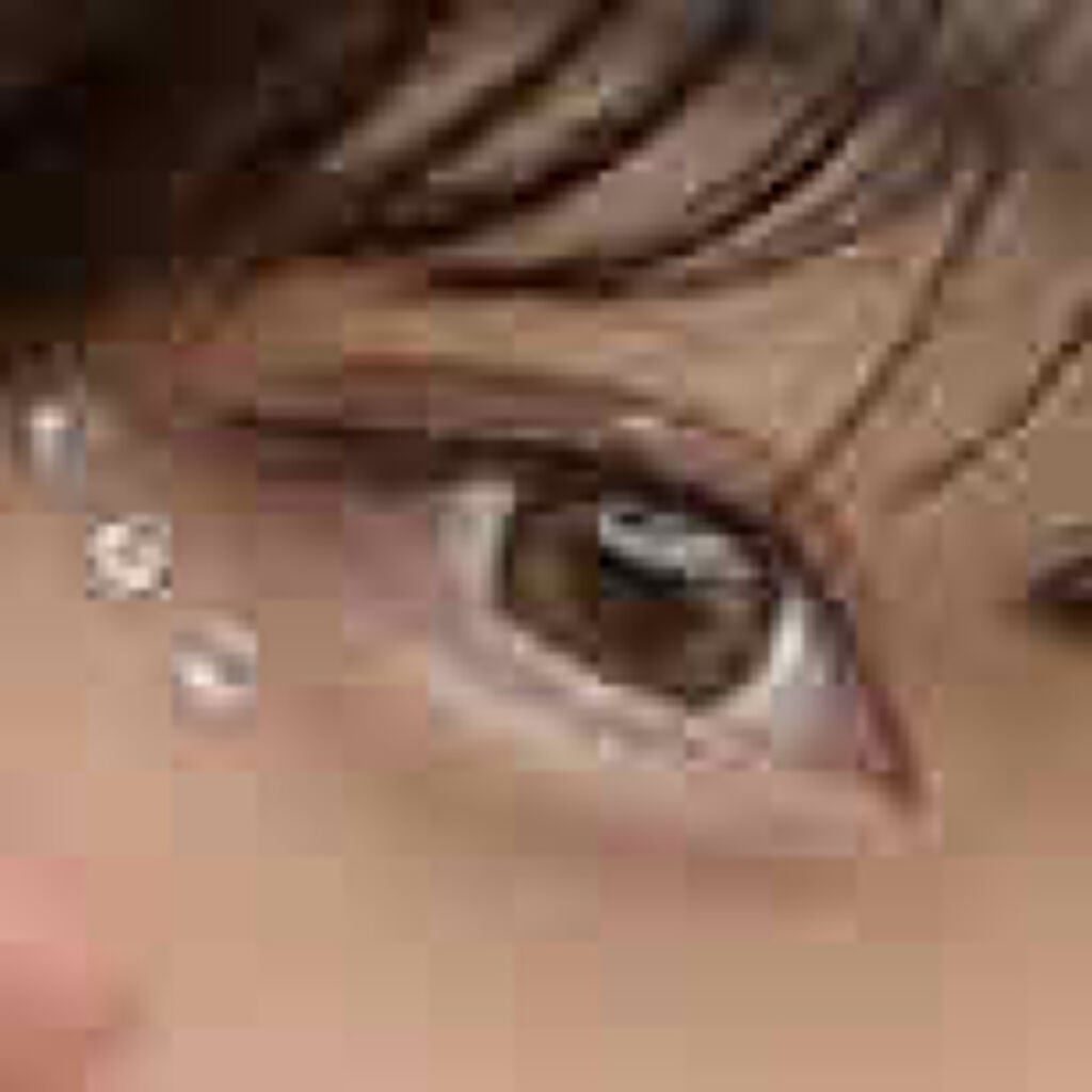 ぴーゆ on LIPS 「前回投稿したカラコンの自然光と教室の蛍光灯の下での色味です!1..」(1枚目)