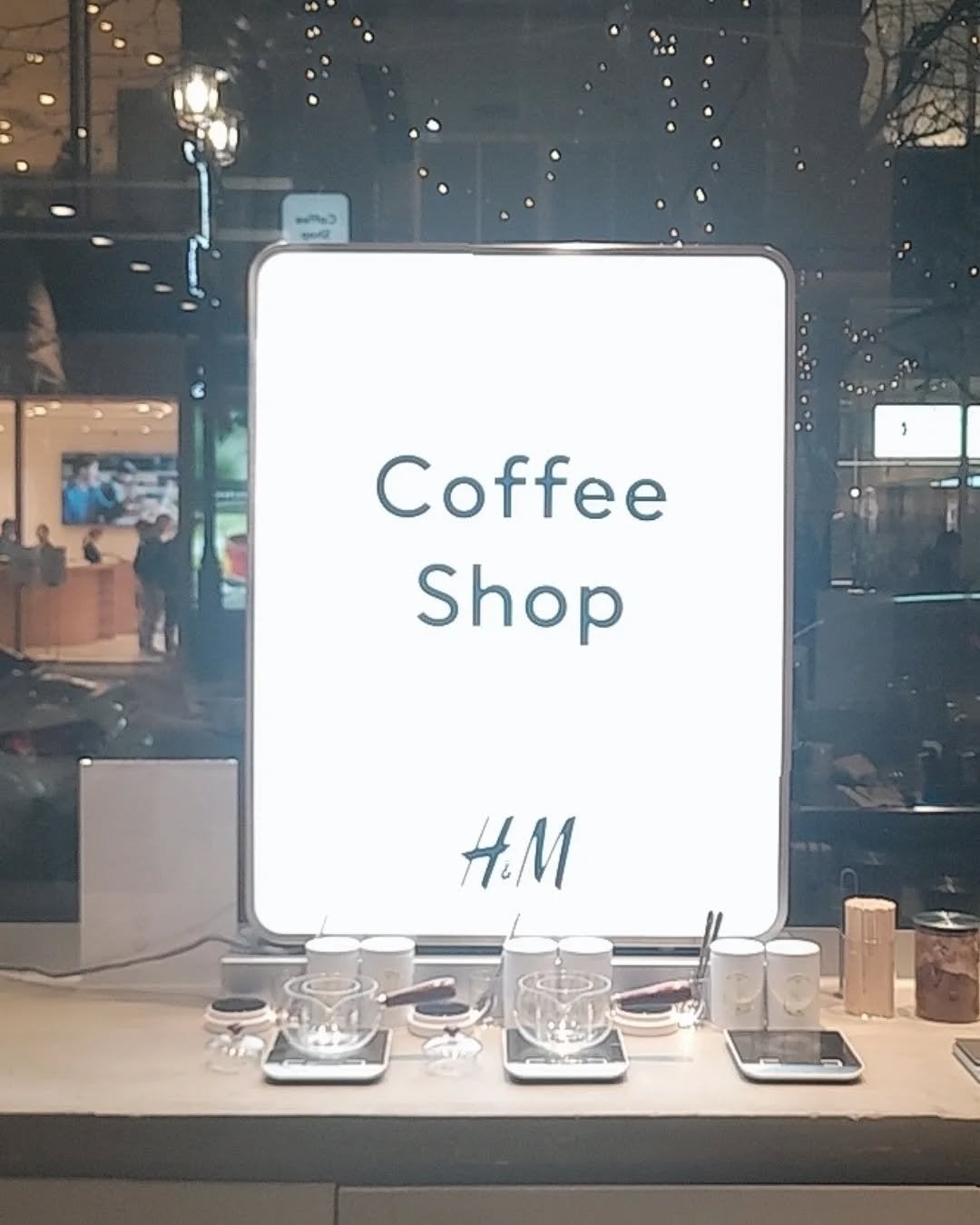 ❦masami❦ on LIPS 「H&MGinzaCoffeeShopエイチ・アンド・エム銀座並..」(4枚目)