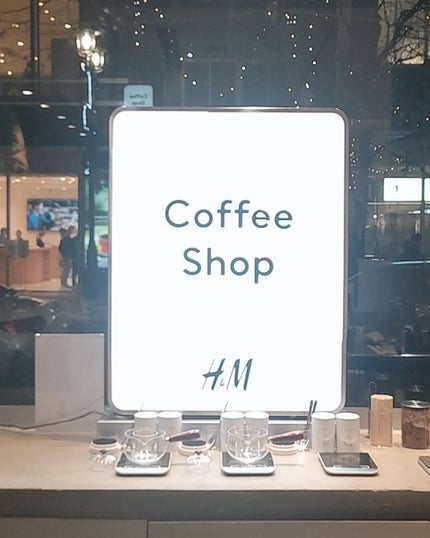 ❦masami❦ on LIPS 「H&MGinzaCoffeeShopエイチ・アンド・エム銀座並..」(4枚目)