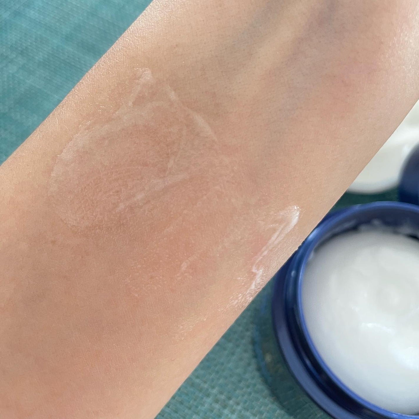 ニベア ロイヤルブルーボディクリーム うるおい密封ケア/ニベア/ボディクリームを使ったクチコミ(5枚目)