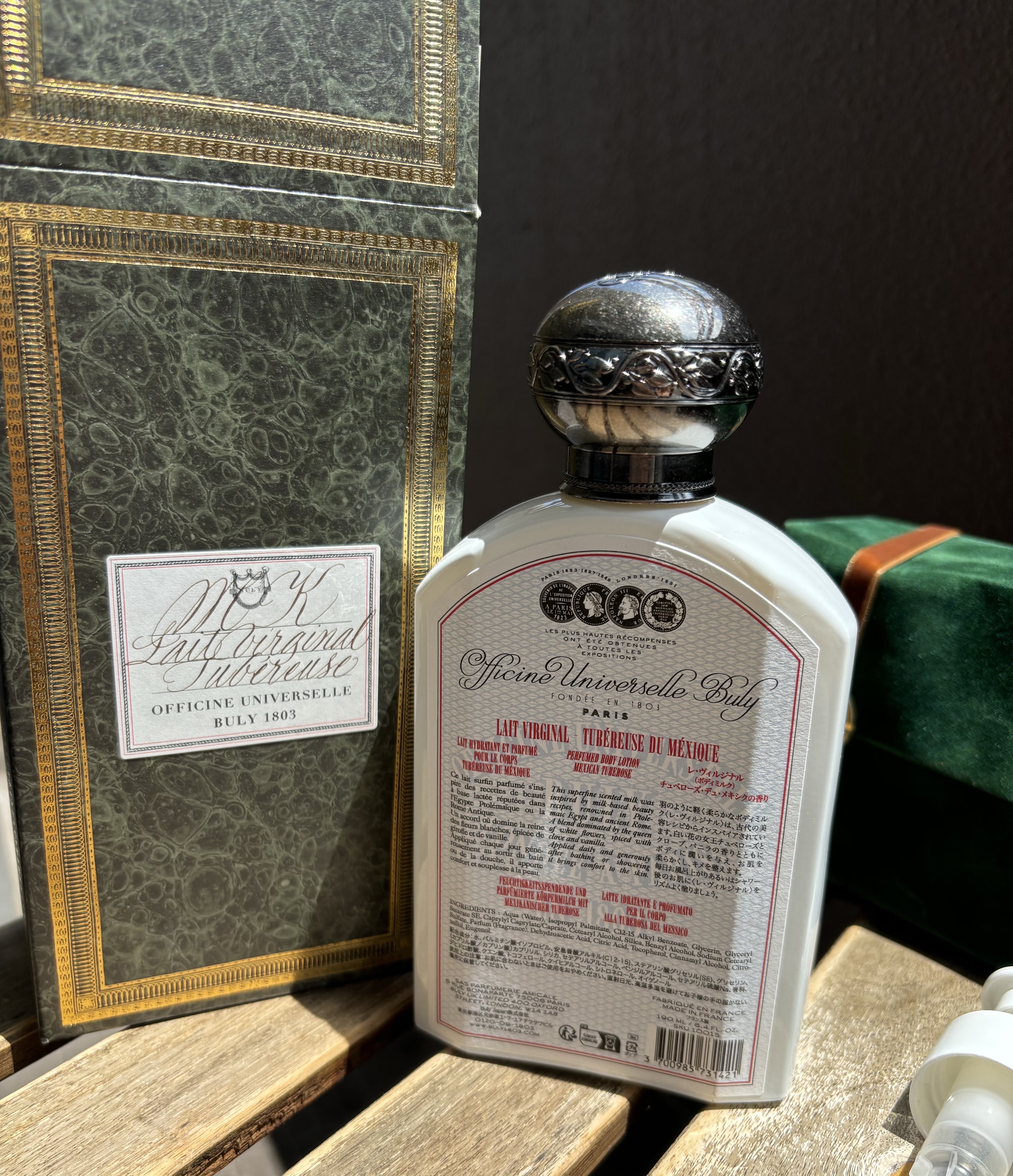 レ・ヴィルジナル/オフィシーヌ・ユニヴェルセル・ビュリー/ボディミルクを使ったクチコミ（2枚目）