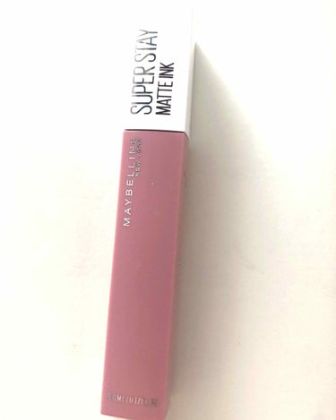 お金の無駄遣いで、買ったことを凄く後悔しました。
色残りいいどころか、ハゲ方が汚すぎて使い物になりません。
塗った後すぐベタベタします。
何分か放置して唇動かすと唇の縦じわからどんどんハゲていきます。
