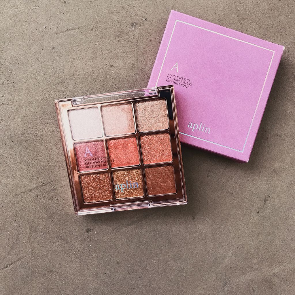 【使った商品】APLIN ワンピックアイシャドウパレット
【色味】02 シャインラッシュ
【ラメorマット】ラメ✨
【密着感】⭐︎⭐︎⭐︎⭐︎
【発色】⭐︎⭐︎⭐︎⭐︎⭐︎満点！
【良いところ】ザクザクのラメから上品なパール感のラメまで全て