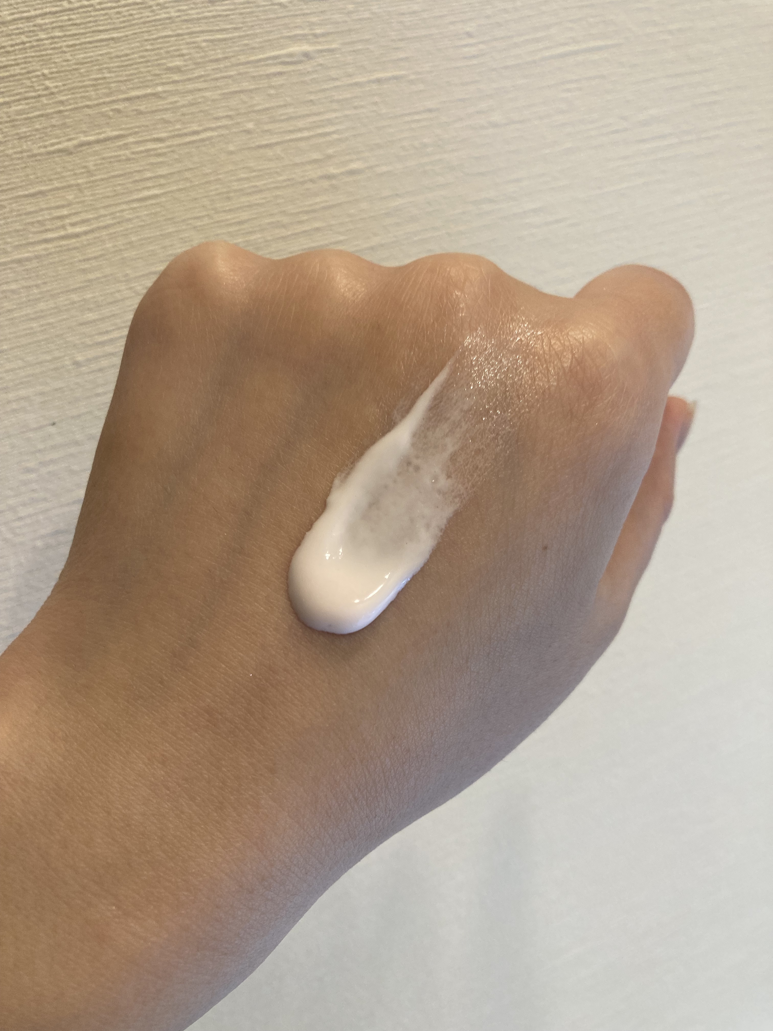 ニベアUV ディープ プロテクト＆ケア トーンアップ エッセンス/ニベア/日焼け止めローションを使ったクチコミ（3枚目）