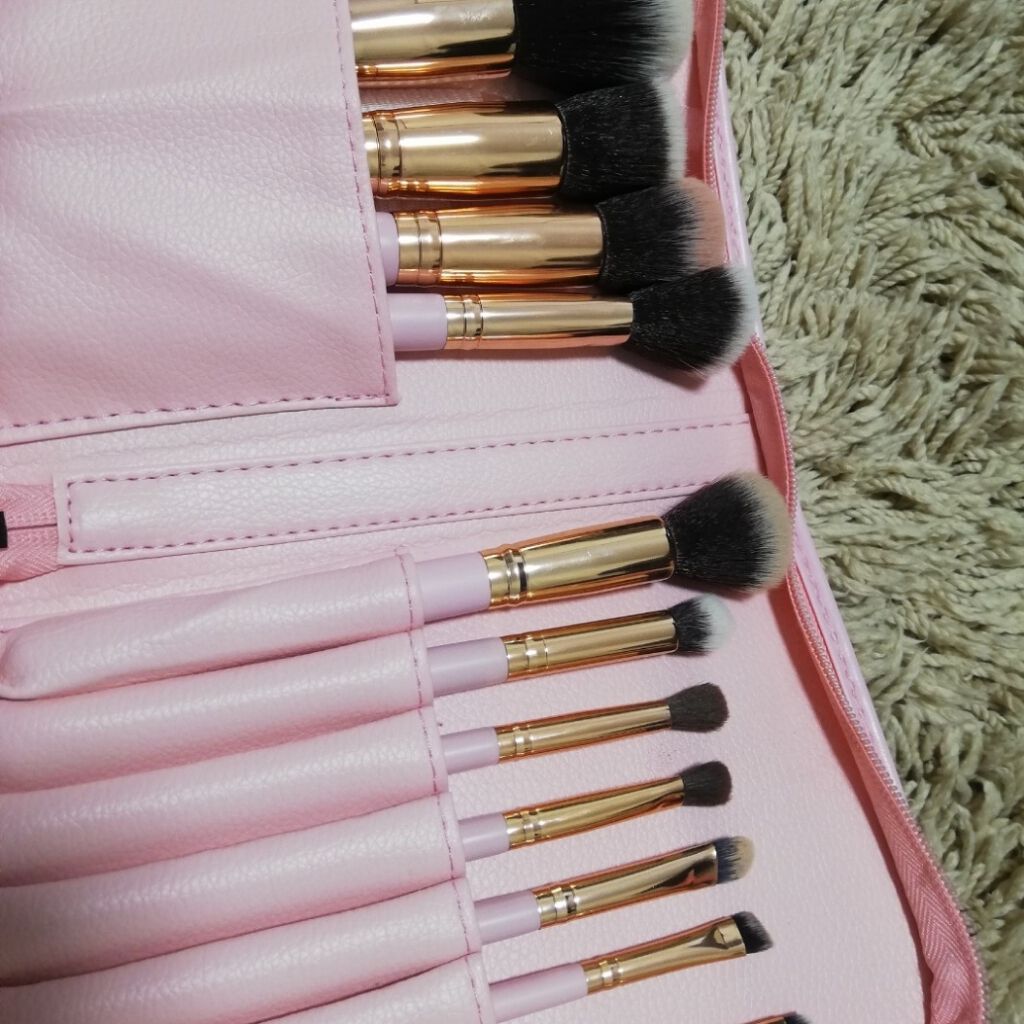 貴族のゴールド メイクブラシ11本セット 化粧ポーチ付き/SIXPLUS/メイクブラシを使ったクチコミ（2枚目）