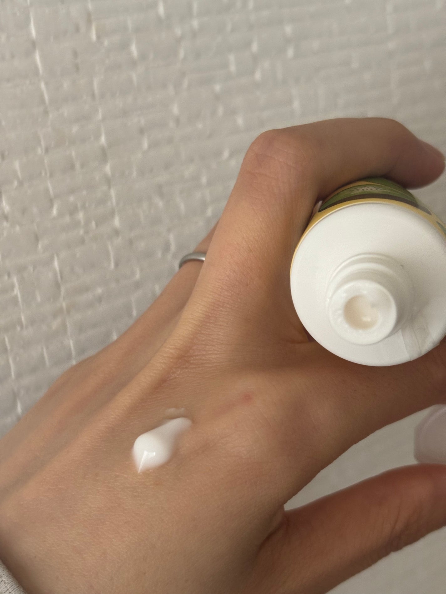 フルーツの森 ハンドクリーム 完熟キウイ/グローバル プロダクト プランニング/ハンドクリームを使ったクチコミ(3枚目)