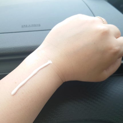 ニベアUV ディープ プロテクト&ケア トーンアップ エッセンス/ニベア/日焼け止めローションを使ったクチコミ(4枚目)