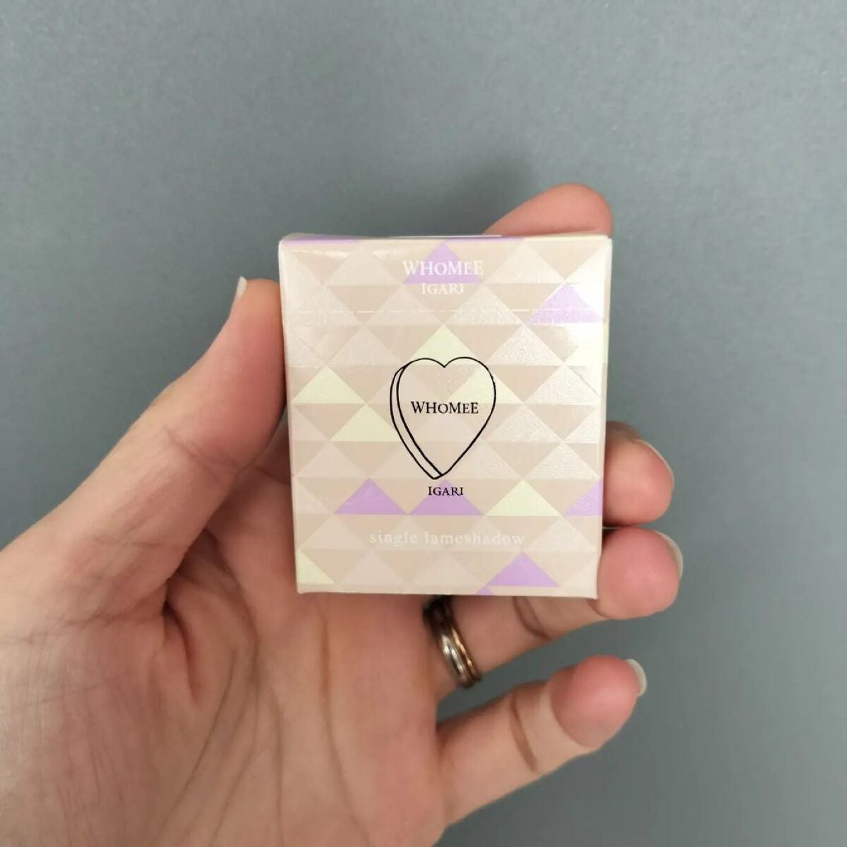 chohoho_s on LIPS 「WHOMEEフーミー シングルラメシャドウ パールベージュバズ..」(1枚目)