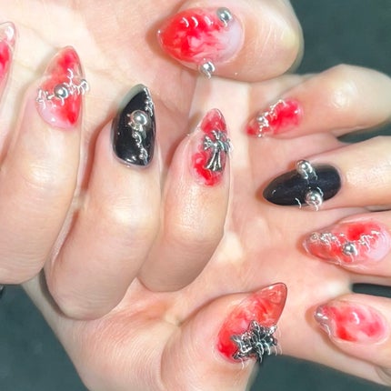 Luna☾LIPSパートナー on LIPS 「自己満セルフネイルじゃー!!✨今回はブラックと赤ジェルさえあれ..」(2枚目)