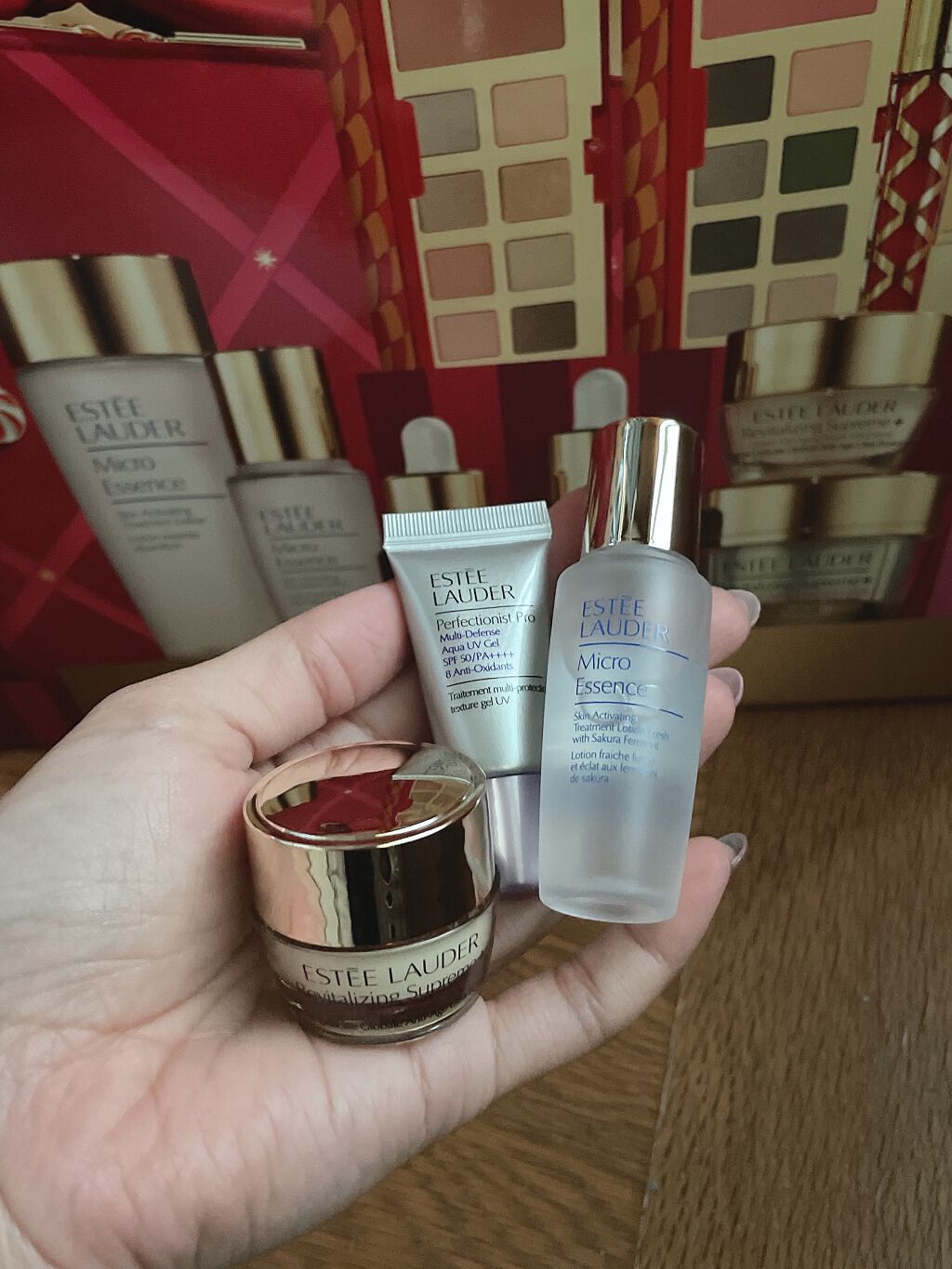 eri on LIPS 「#クリスマスコフレ大公開エスティローダーのコフレ買いました✨予..」(2枚目)