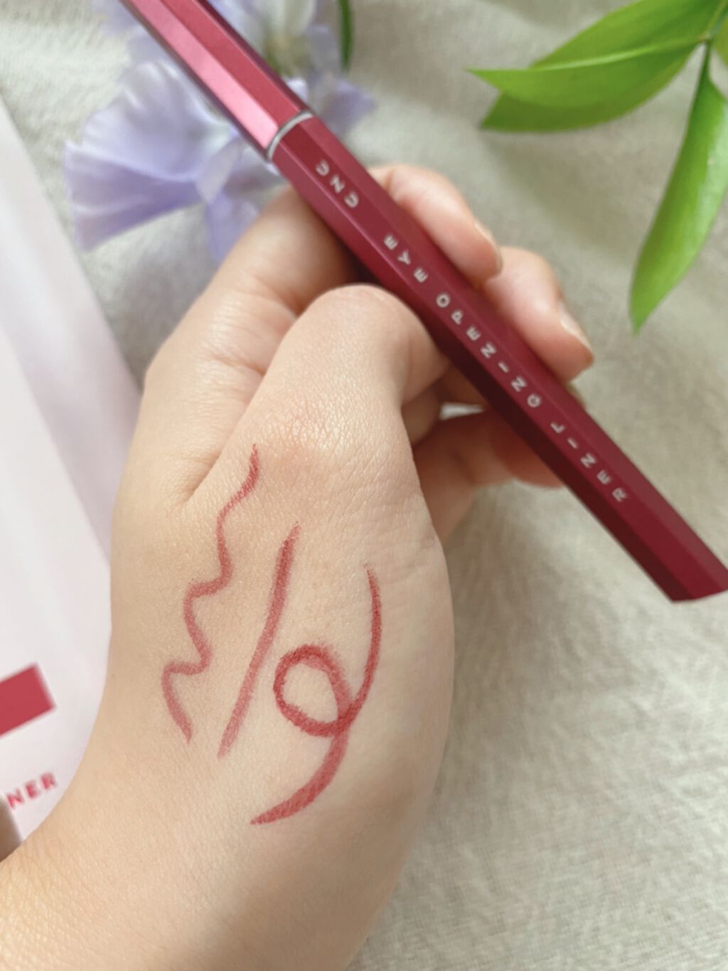 EYE OPENING LINER/UZU BY FLOWFUSHI/リキッドアイライナーを使ったクチコミ（3枚目）