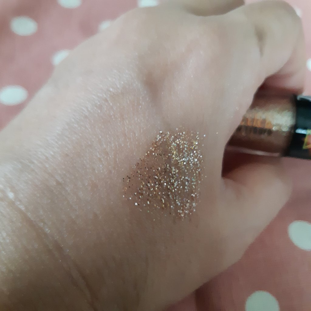 ダズルシャドウ リキッド フラッシュ アンド ダッシュ（火）限定デザイン/M・A・C/リキッドアイシャドウを使ったクチコミ（3枚目）