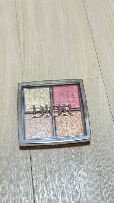 Dior ディオール バックステージ フェイス グロウ パレットのクチコミ「Diorアイシャドウ04

キラッキラですごくオシャレでかわいい
アイシャドウだけじゃなくてチ.....」（2枚目）