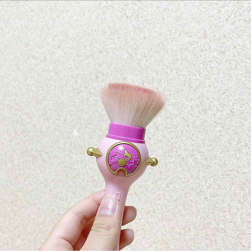 クレアボーテ マジカルボールフェイスパウダー＆ステッキメイクブラシのクチコミ「
🤍 可愛すぎるメイクブラシ 🤍

おジャ魔女どれみ の チークブラシを

紹介します 🎶 
.....」（2枚目）