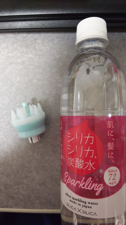 セリア 炭酸水マッサージャーのクチコミ「セリアをぶらぶらしてる時に、炭酸水マッサージャーなるものを見つけ、
そういえば、炭酸水でヘッド.....」(1枚目)