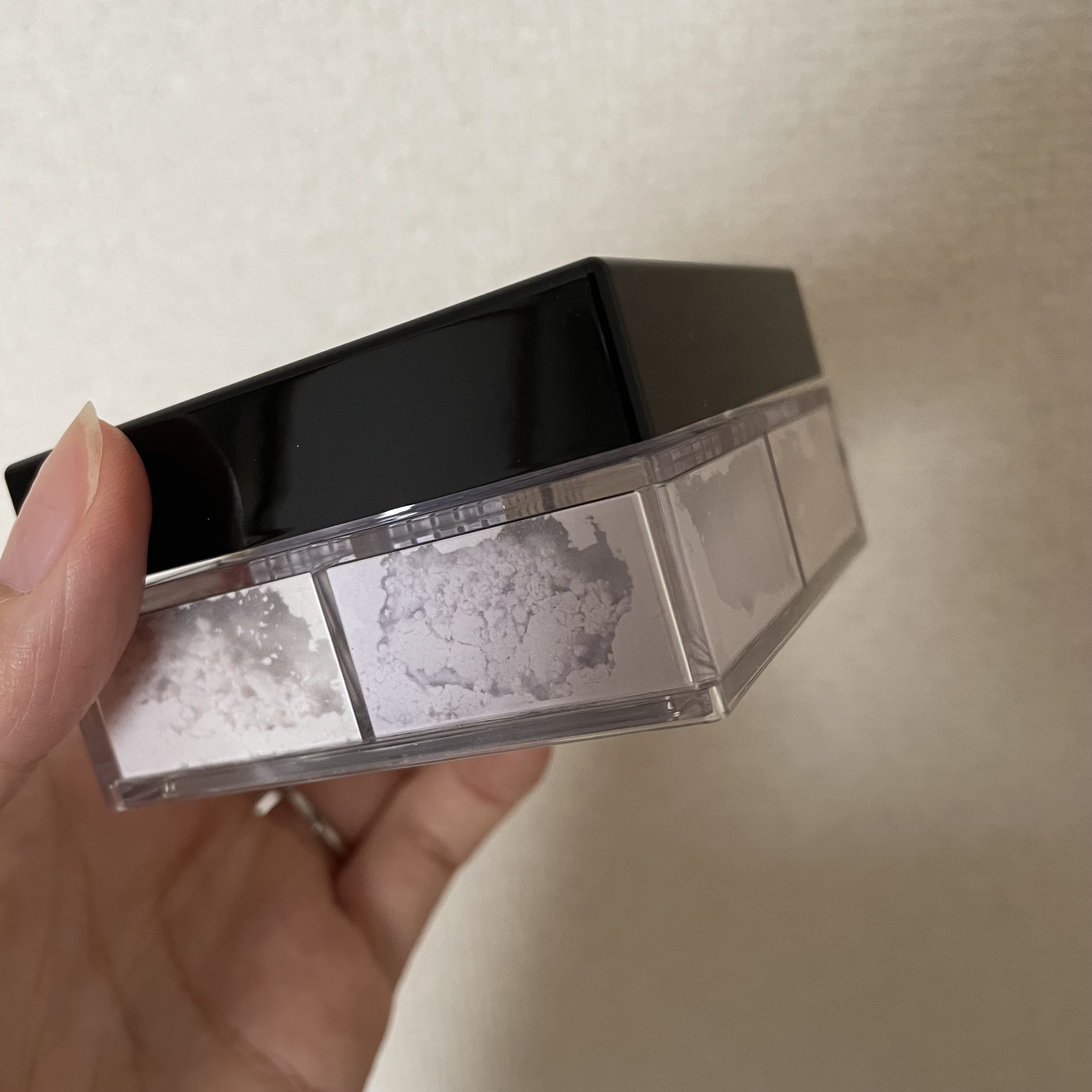 プリズム・リーブル/GIVENCHY/ルースパウダーを使ったクチコミ（3枚目）