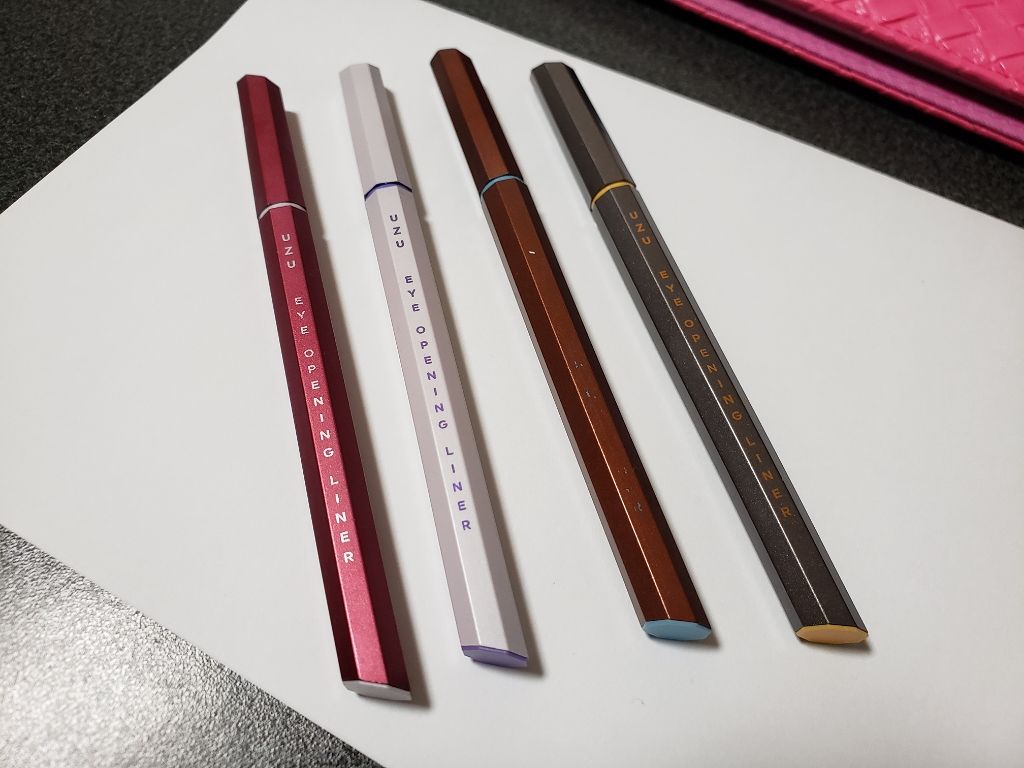 EYE OPENING LINER/UZU BY FLOWFUSHI/リキッドアイライナーを使ったクチコミ（1枚目）