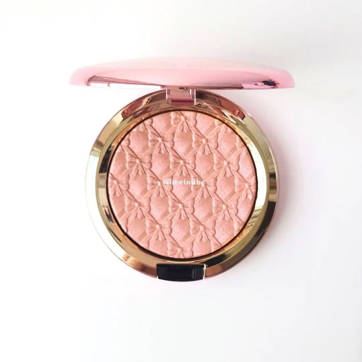 エクストラ ディメンション スキンフィニッシュ ラップド イン ゴールド/M・A・C/プレストパウダーを使ったクチコミ（2枚目）