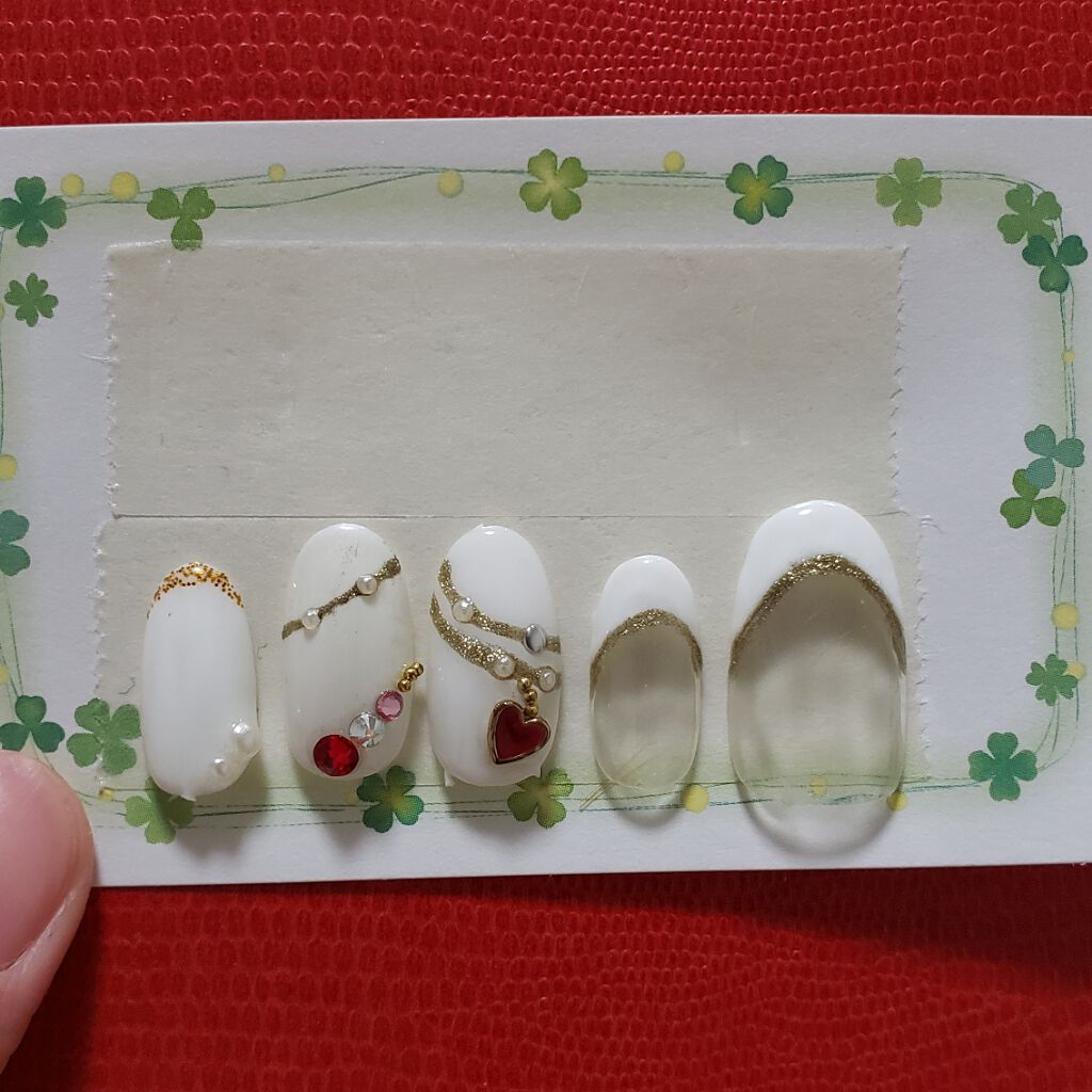 あかゆ/スキンケアメイン⋆* on LIPS 「♡──────花嫁ネイル試作品──────♡お片付けをしていた..」(2枚目)