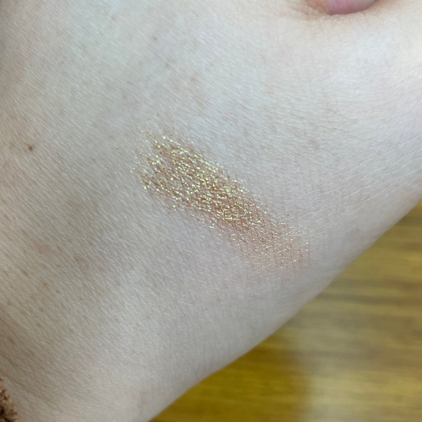 ダズルシャドウ/M・A・C/単色アイシャドウを使ったクチコミ(3枚目)