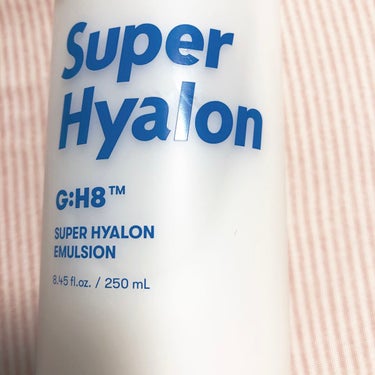 VT
Super Hyalon
EMULSION

塗り立てはベタベタしないのにもちもち肌になりますが…ちっとも出てこない(￣^￣)
下にかなり振る感じなのでコットン乗せて振って塗るのが一番早いと思いま