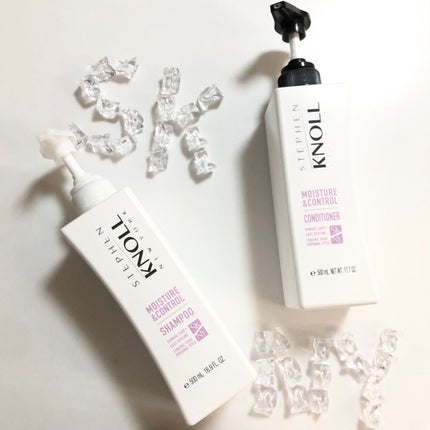スティーブンノル ニューヨーク モイスチュアコントロール シャンプー W/コンディショナー Wのクチコミ「シャンプーとコンディショナー合わせて、1つ。整えた髪のようフォルムです。ユニバーサルデザインの.....」(1枚目)