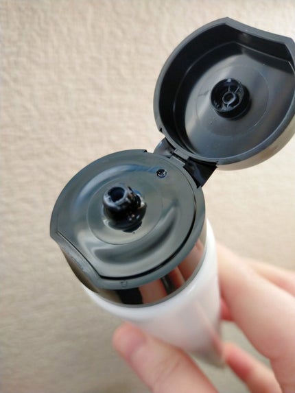 BOTANIST ボタニカルスタイリングクリーム スリークフロウのクチコミ「BOTANISTボタニカルスタイリングクリーム スリークフロウです。
Qoo10で599円の時.....」(3枚目)