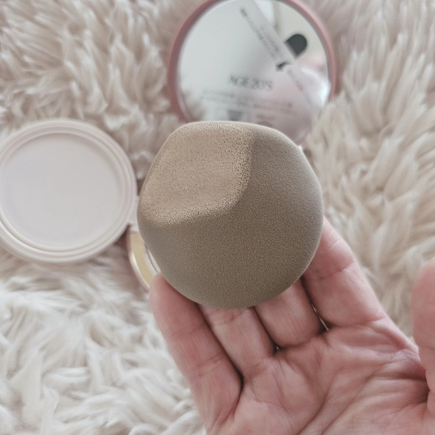 ヴェールヌーディ エッセンスパクトグロウ/AGE20’s/クリーム・エマルジョンファンデーションを使ったクチコミ(4枚目)