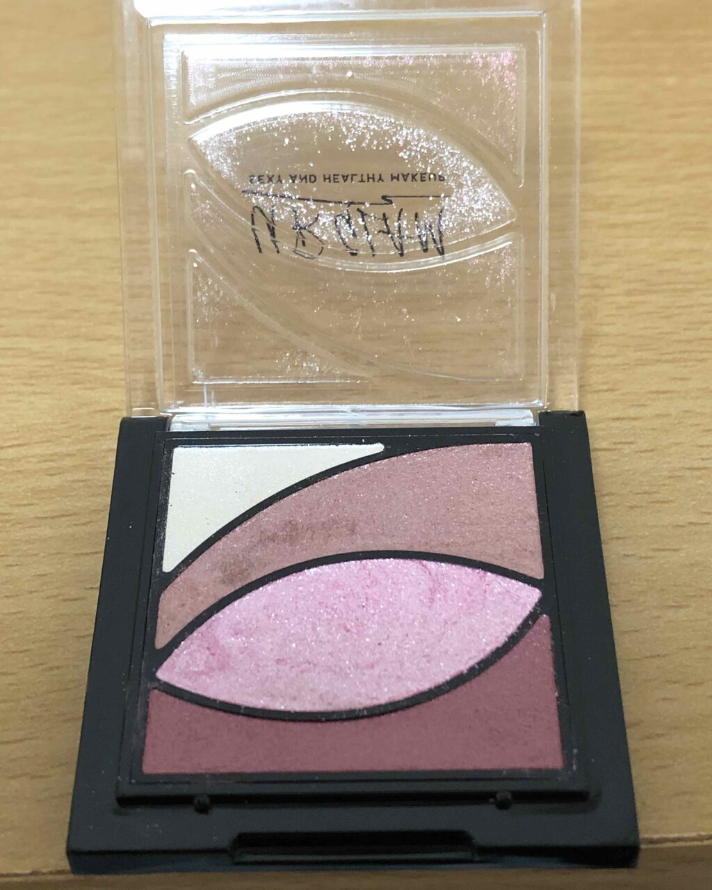 UR GLAM VELVET EYE COLOR PALETTE/U R GLAM/アイシャドウパレットを使ったクチコミ(2枚目)