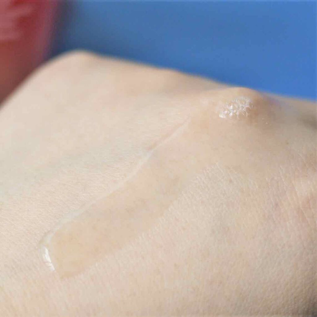 Rin★のクチコミ「お気に入りのローション状美容液「エスト G.P. コンディショニングセラム ホワイトニンク.....」（3枚目）