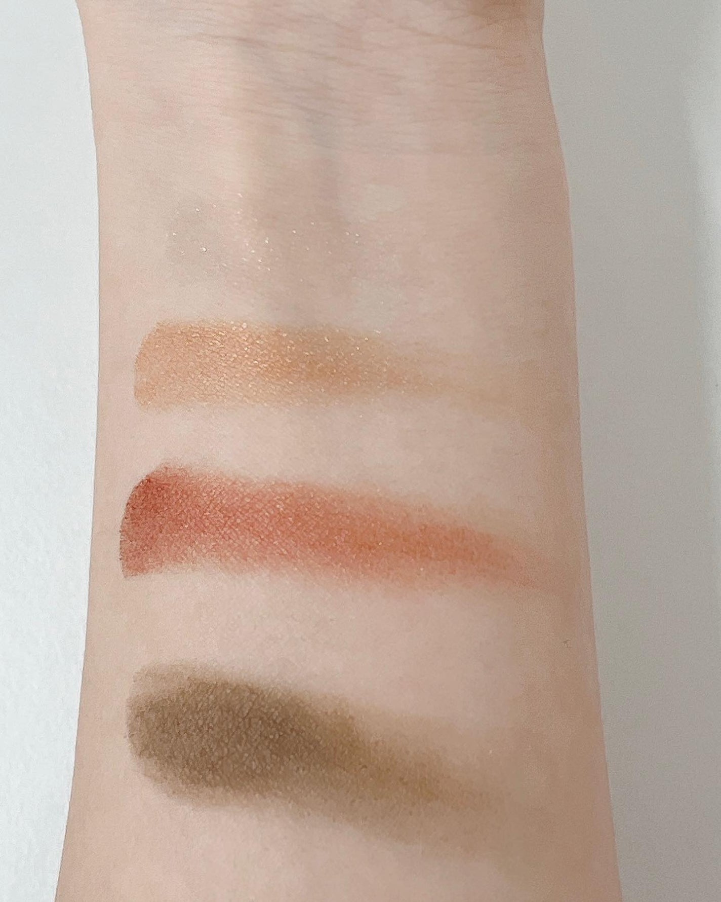 miki@フォロバ100% on LIPS 「💄♡最近以外に使える!!と思ったのがこちらのアイシャドウ😳..」(3枚目)