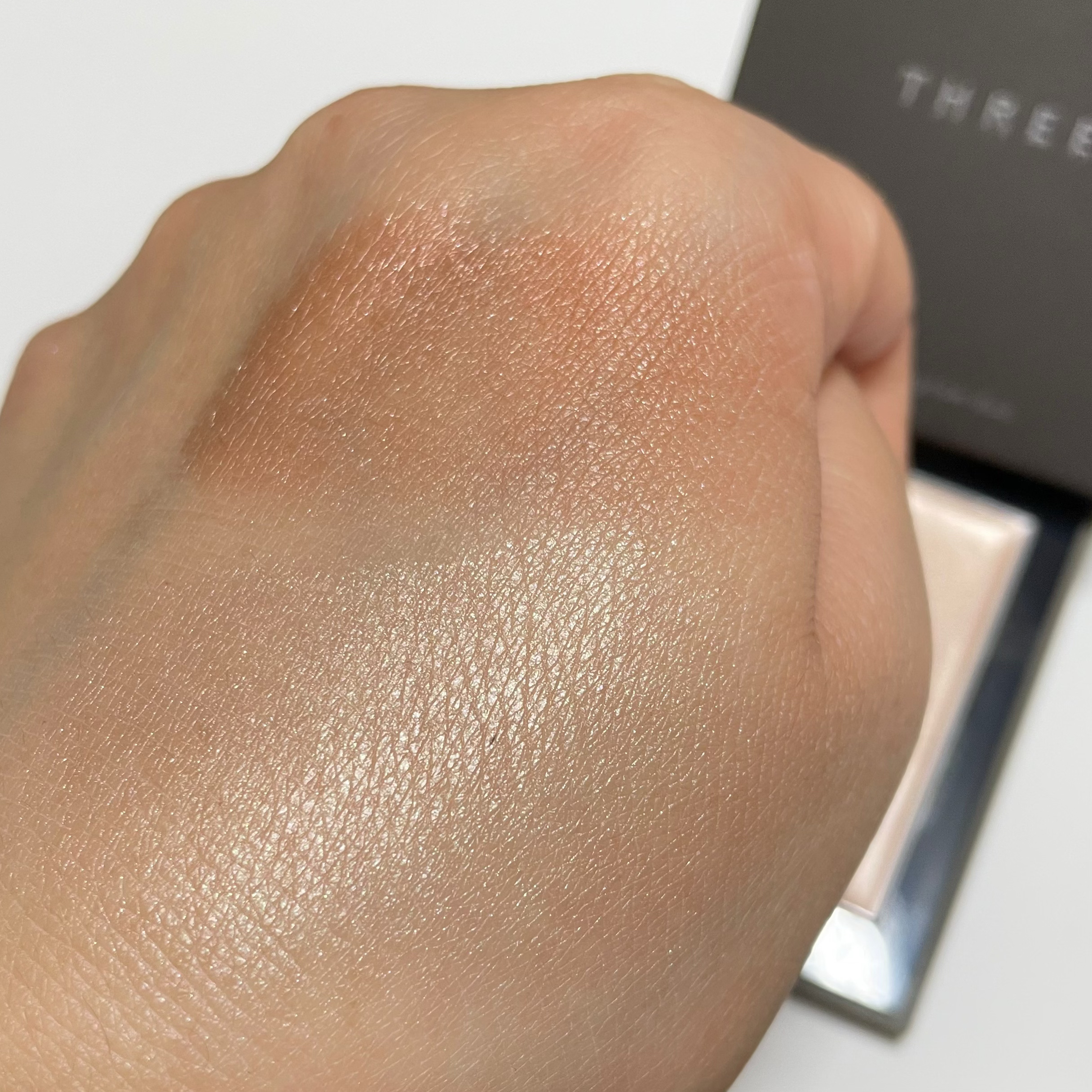 THREE シマリング グロー デュオ/THREE/クリームハイライトを使ったクチコミ（3枚目）