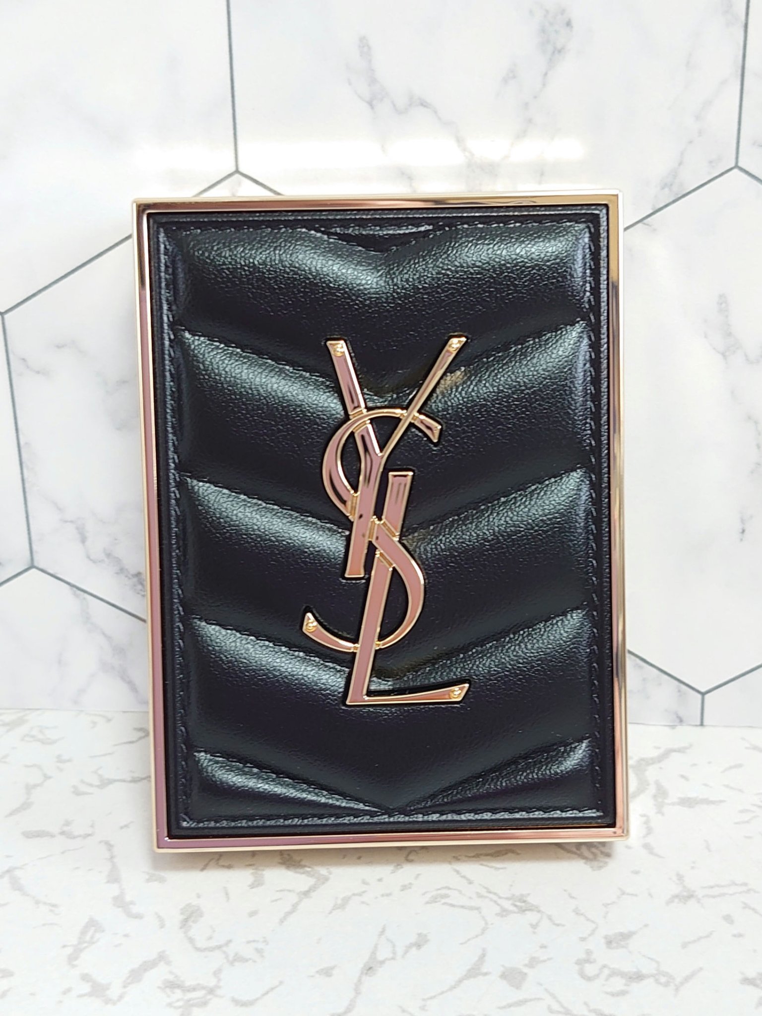 クチュール ミニ クラッチ/YVES SAINT LAURENT BEAUTE/アイシャドウパレットを使ったクチコミ（2枚目）