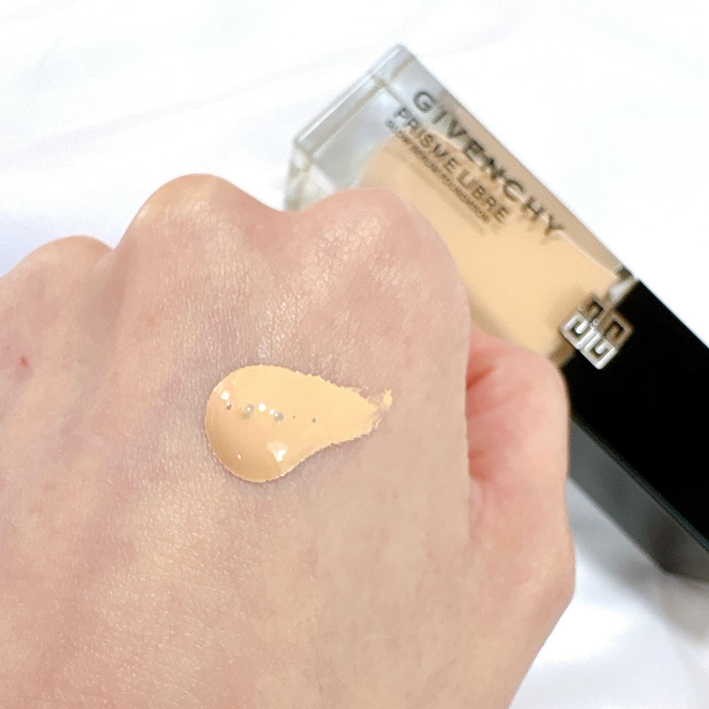 プリズム･リーブル･グロウ･セラム･ ファンデーション/GIVENCHY/リキッドファンデーションを使ったクチコミ（3枚目）