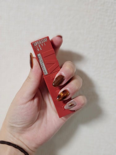 MAYBELLINE NEW YORK SPステイ ヴィニルインク
62 魅力的なチョコテリーヌ

初めて購入してみた✨
匂いは程よい甘くてお花？みたいな感じかな？
がっつり 塗るのは正直良くない。
少