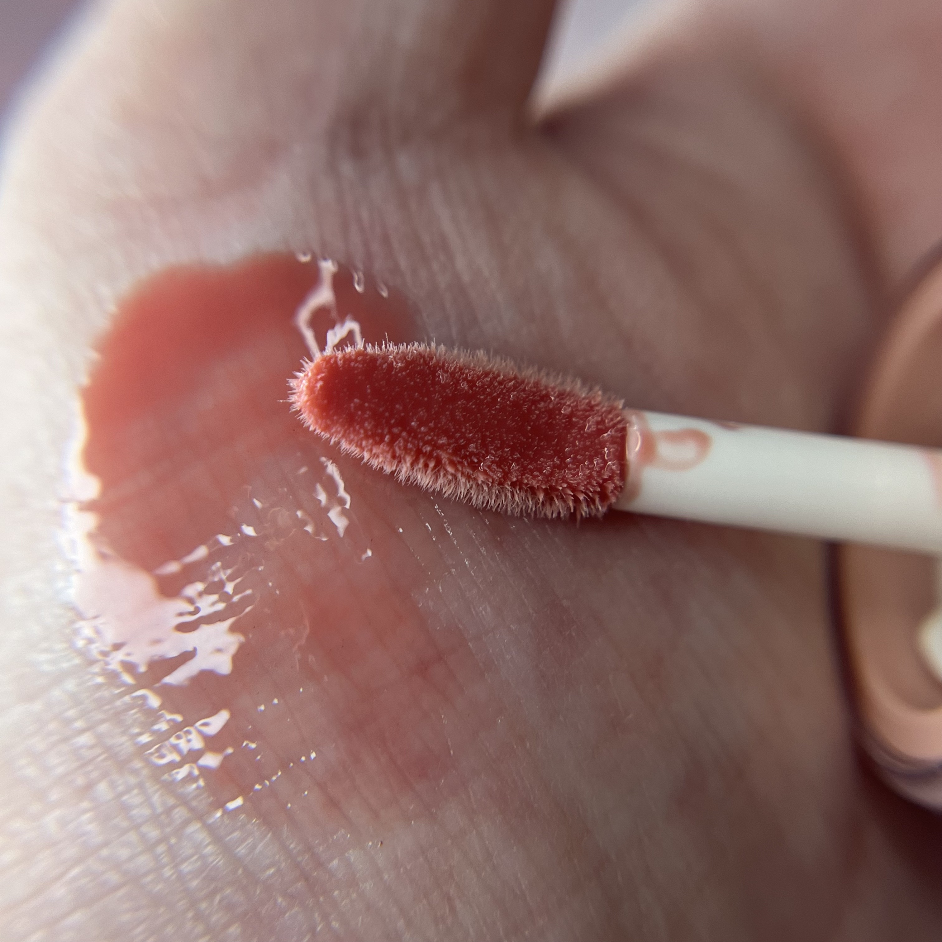 フィー 3Dボリューミンググロス/fwee/リップグロスを使ったクチコミ（2枚目）