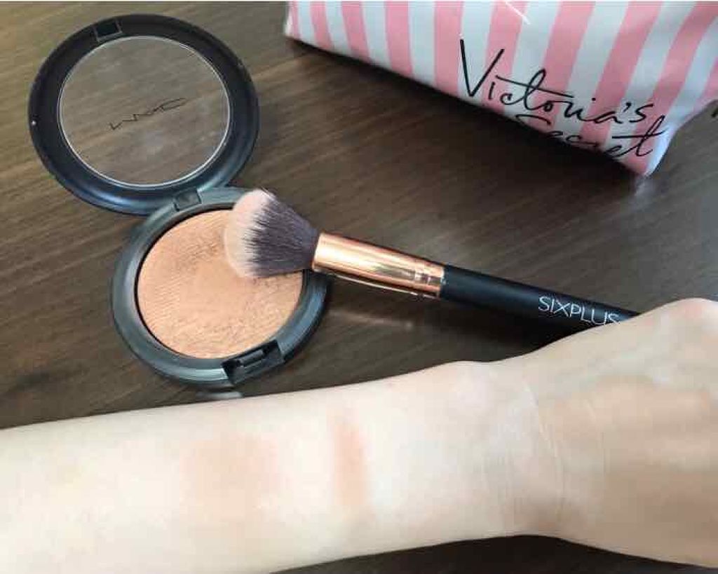 エクストラ ディメンション スキンフィニッシュ グロー ウィズ イット/M・A・C/プレストパウダーを使ったクチコミ（2枚目）