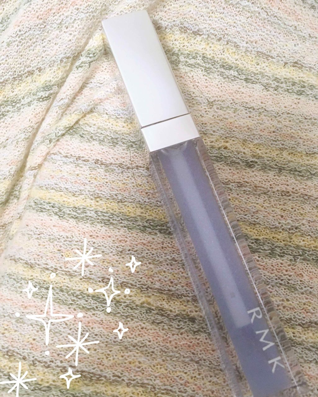 #RMK 
珍しく全く同じカラーをリピ買いしたグロス♡
口紅に重ねるとほんとに綺麗にぷるんとする！キラキラだけどいやらしくなくて、清潔感のある色気が出ると思う。
一時期店頭から消えてたけど最近はそうでもないのかなー？