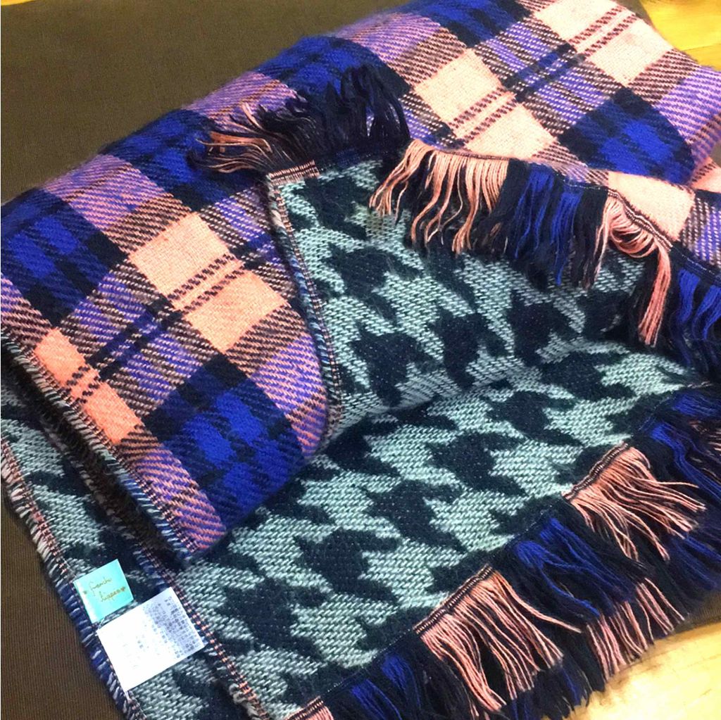 クロミミ on LIPS 「今回は#クロミミ的背景ハンカチ第四弾とお知らせです。私事ですが..」(2枚目)