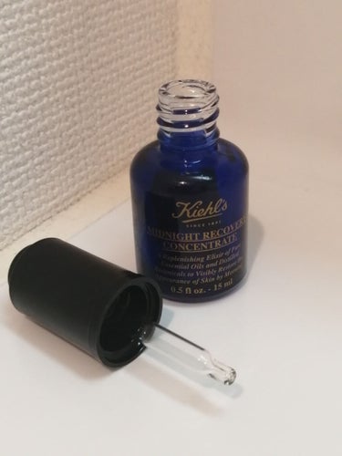 キールズ
ミッドナイトボタニカルコンセントレート

夜用美容オイルです。
MIDNIGHT RECOVERY CONCENTRATE
って書いてあるのにボタニカルどっから出てきたんや！っていつも思ってま