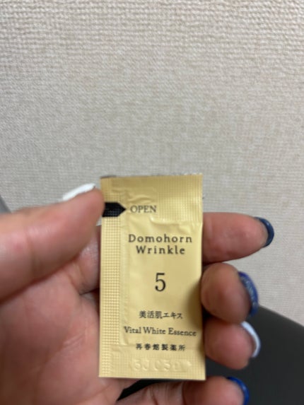 ドモホルンリンクル 美活肌エキスのクチコミ「次に美容液
美活肌エキス
年齢肌に最高のご馳走を
乳液タイプの美容液
抑えるように馴染ませ.....」(1枚目)