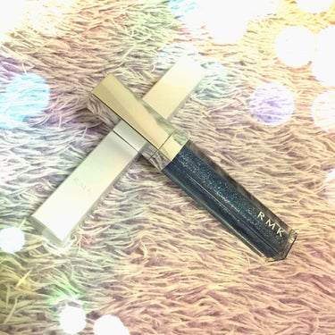 最近買ったコスメはRMKの
リップジェリーグロス 11 ワンダーブルーです💄✨

ずーっと気になっていて悩んだ末、ようやくGetしました！
とにかく見た目が可愛い〜😍💘
ブルーグロスなのでつけているリッ