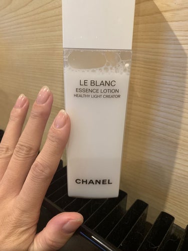 CHANEL ル ブラン ローション HLのクチコミ「何度か挑戦しましたが、合わないのか、乾燥して余計くすむような気が、、。
白濁したローションで.....」（1枚目）